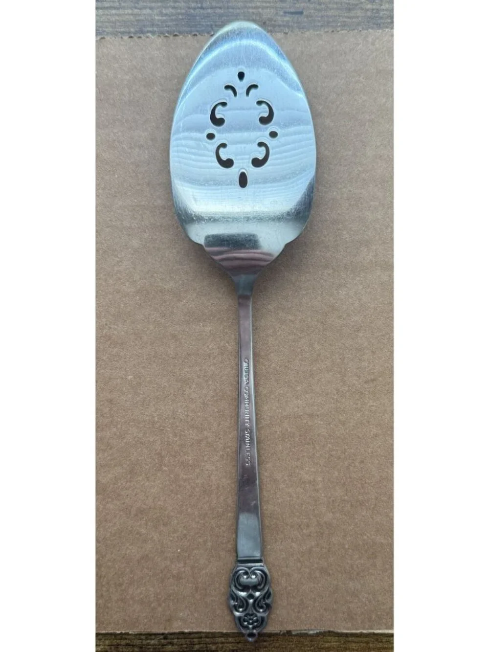 Oneida Community Vinland‎ (Stainless) Pattern Pierced Pie Server 9 1/2 inch